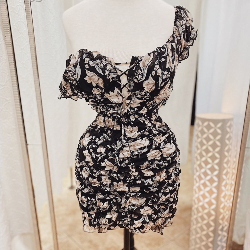 Medium - Black and White Floral Dress